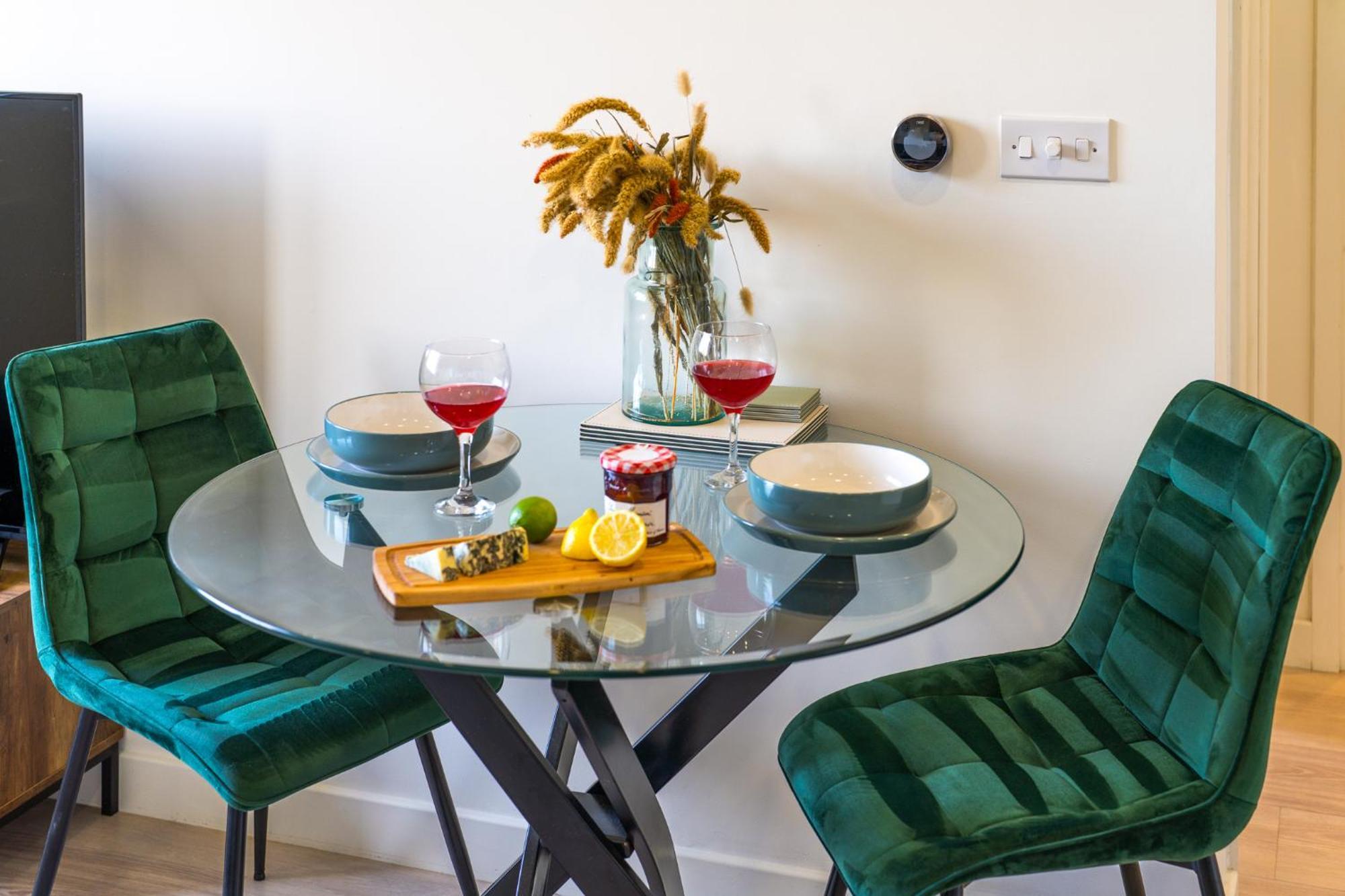 Luxury 1 Bedroom Serviced Apartment With Roof Terrace & Gym Стівенідж Екстер'єр фото