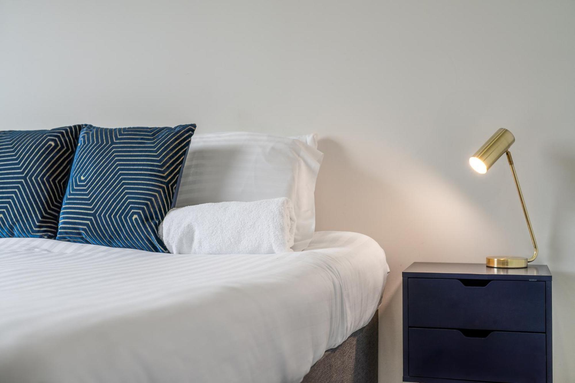 Luxury 1 Bedroom Serviced Apartment With Roof Terrace & Gym Стівенідж Екстер'єр фото