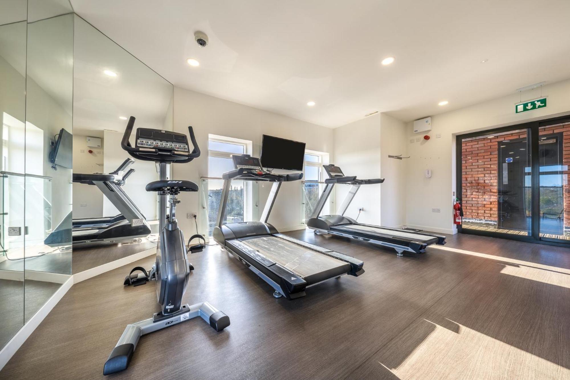 Luxury 1 Bedroom Serviced Apartment With Roof Terrace & Gym Стівенідж Екстер'єр фото
